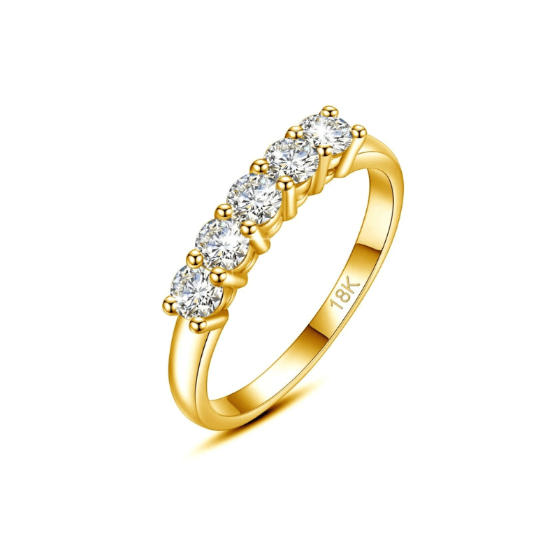 Solitaire Ring in 18k Gold with Moissanites