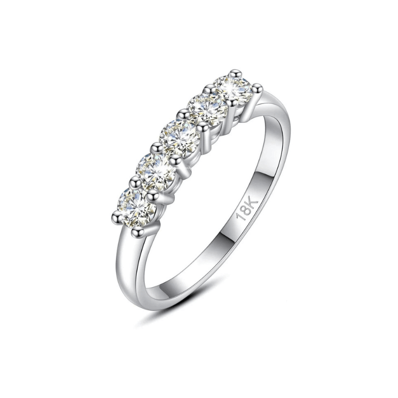 Solitaire Ring in 18k Gold with Moissanites