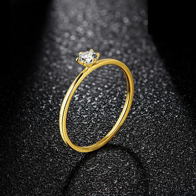 Classic Solitaire Ring in 18k Gold with Moissanite