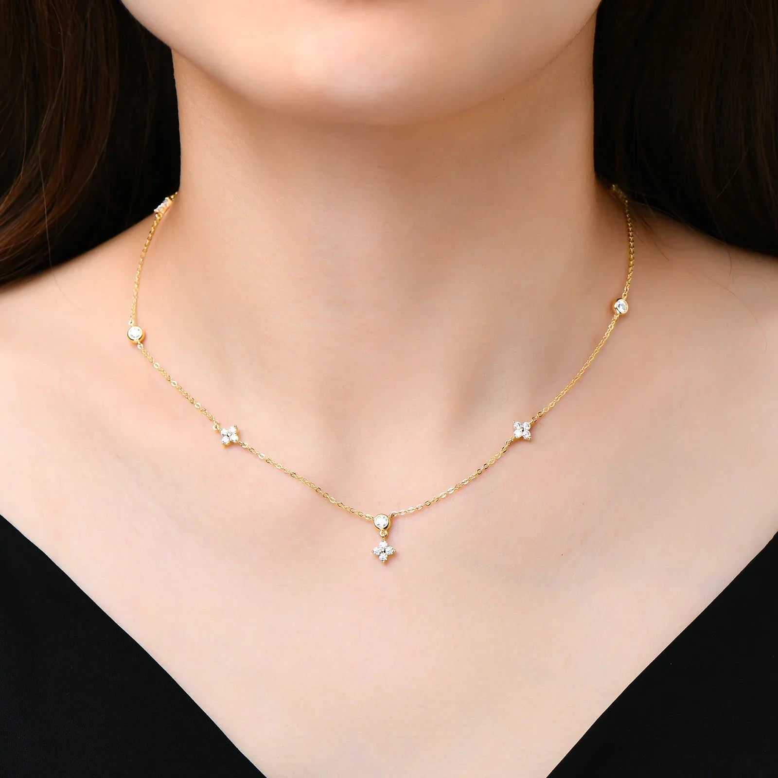Lige Necklace in 925 Sterling Silver with 18k Gold Plating and Moissanites