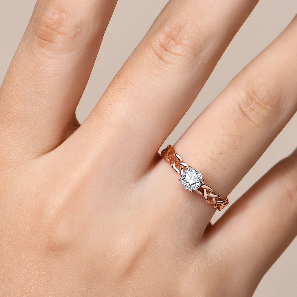 Dream Solitaire Ring in 18k Gold with Moissanite