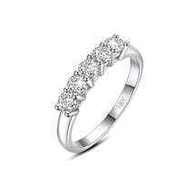 Solitaire Ring in 18k Gold with Moissanites