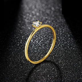Classic Solitaire Ring in 18k Gold with Moissanite