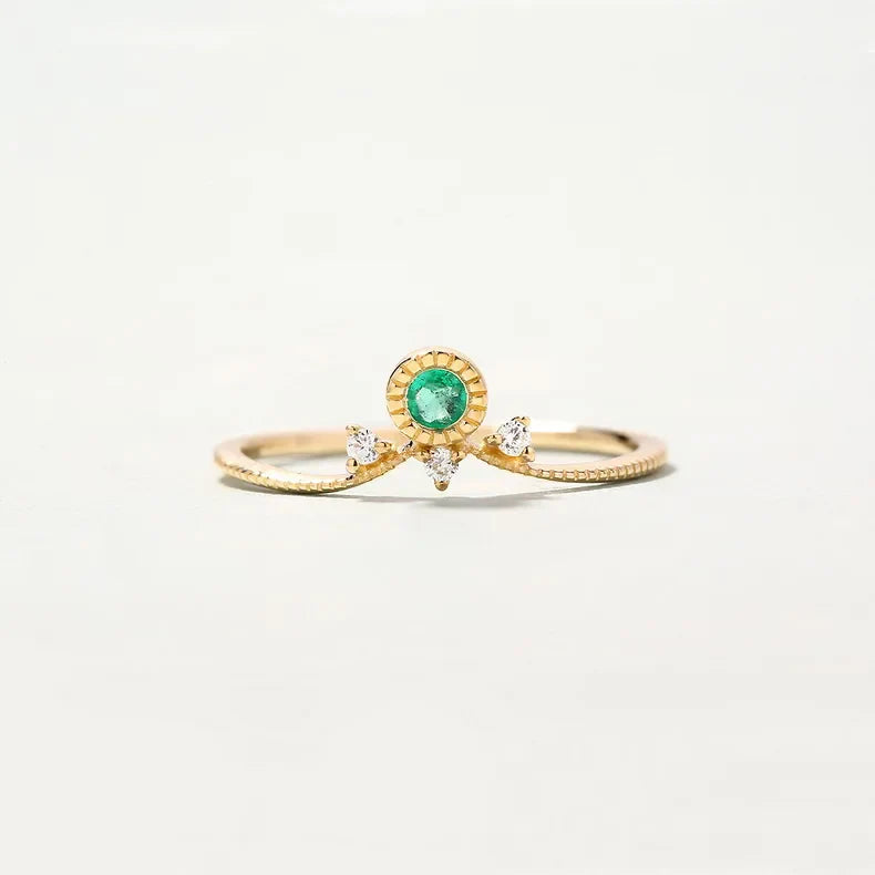 Solitaire Ring in 18k Gold with Emeralds