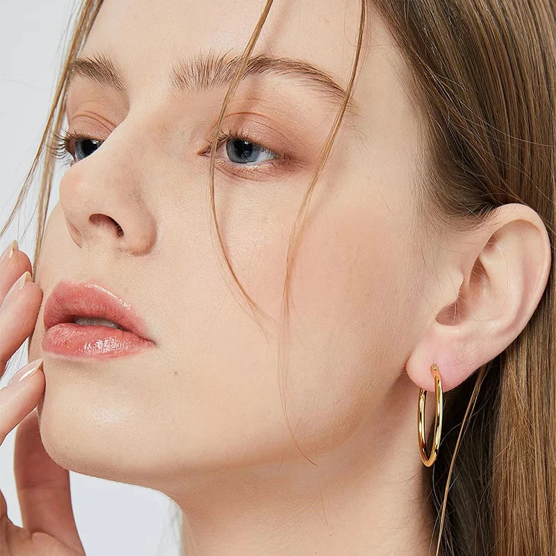 Argola Tradicional Vivence em Ouro