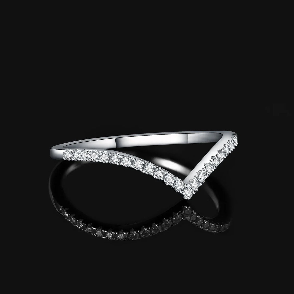 Vivence Ring in Silver with Moissanites